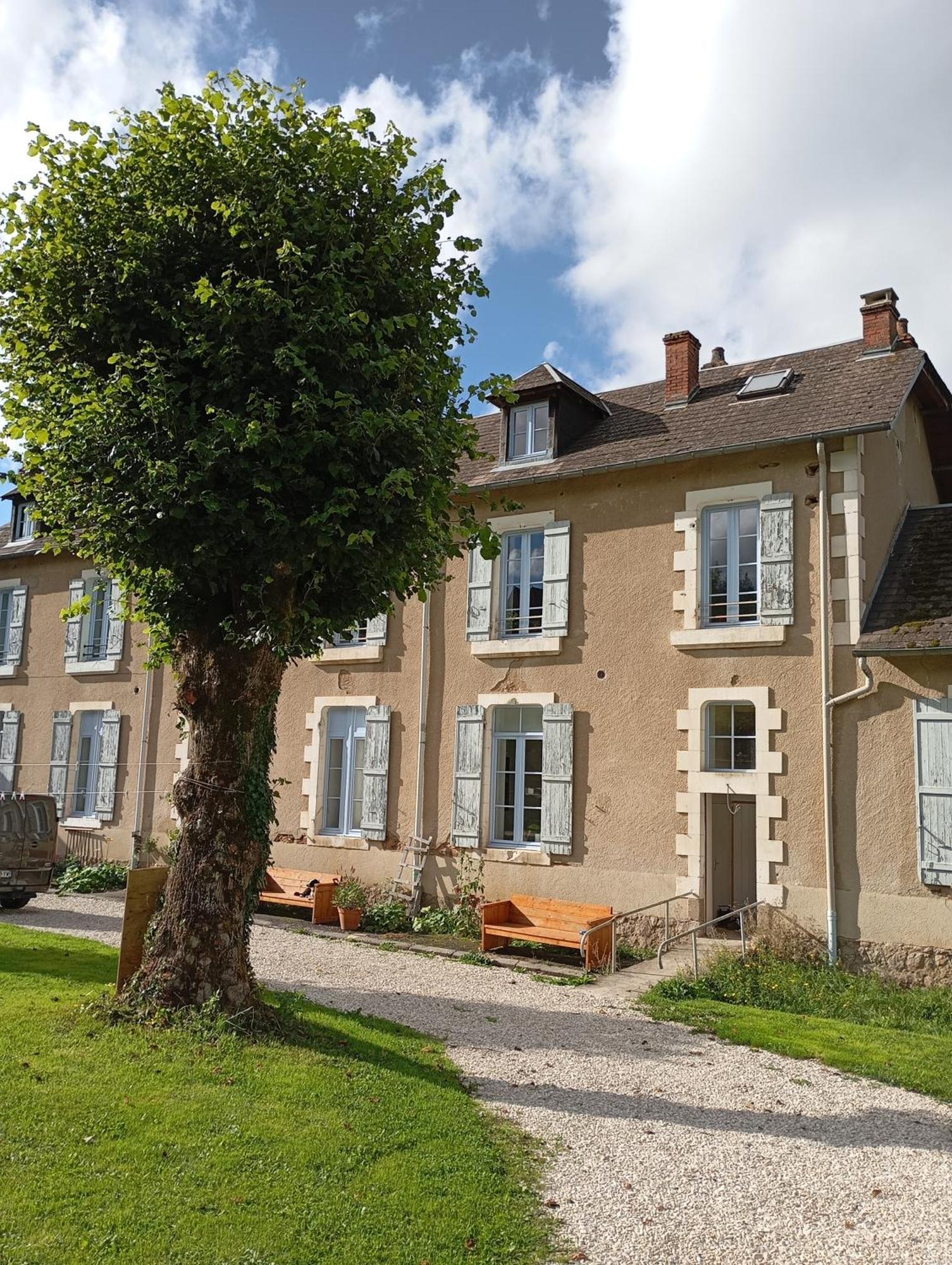 L' Ancienne Ecole Du Morvan Larochemillay Exteriér fotografie